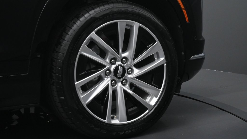 Certified 2026 Cadillac Vistiq Luxury AWD/4WD image 6