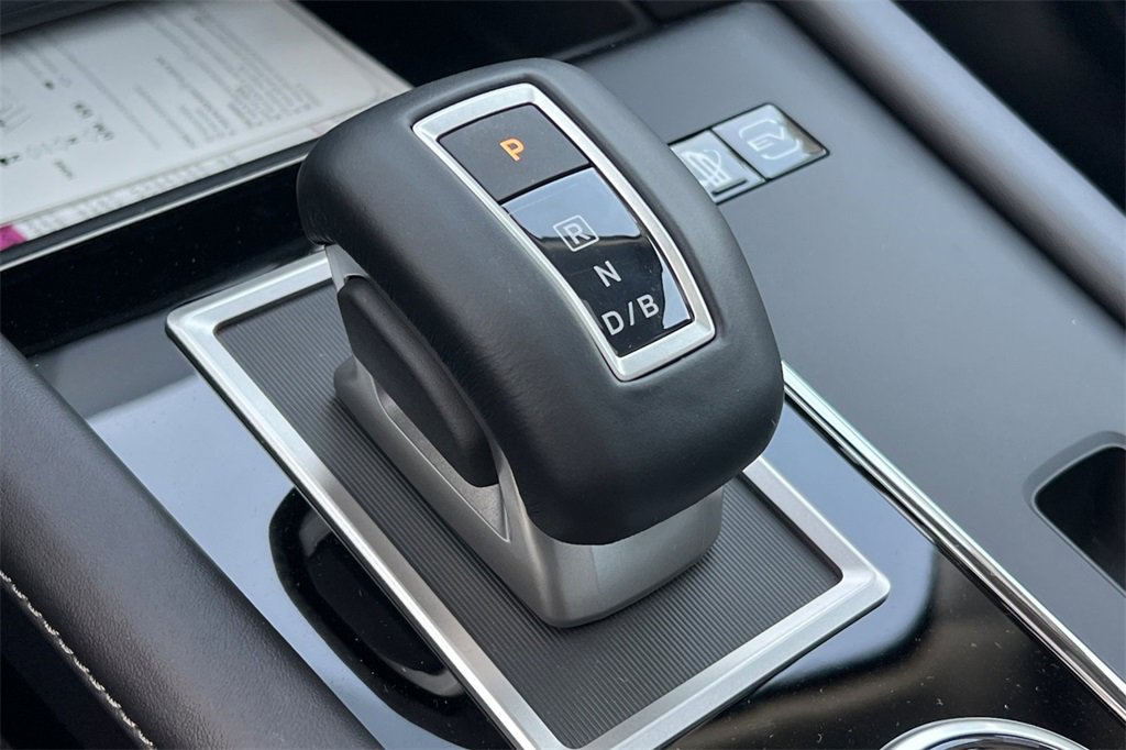 New 2025 Mitsubishi Outlander SE image 23