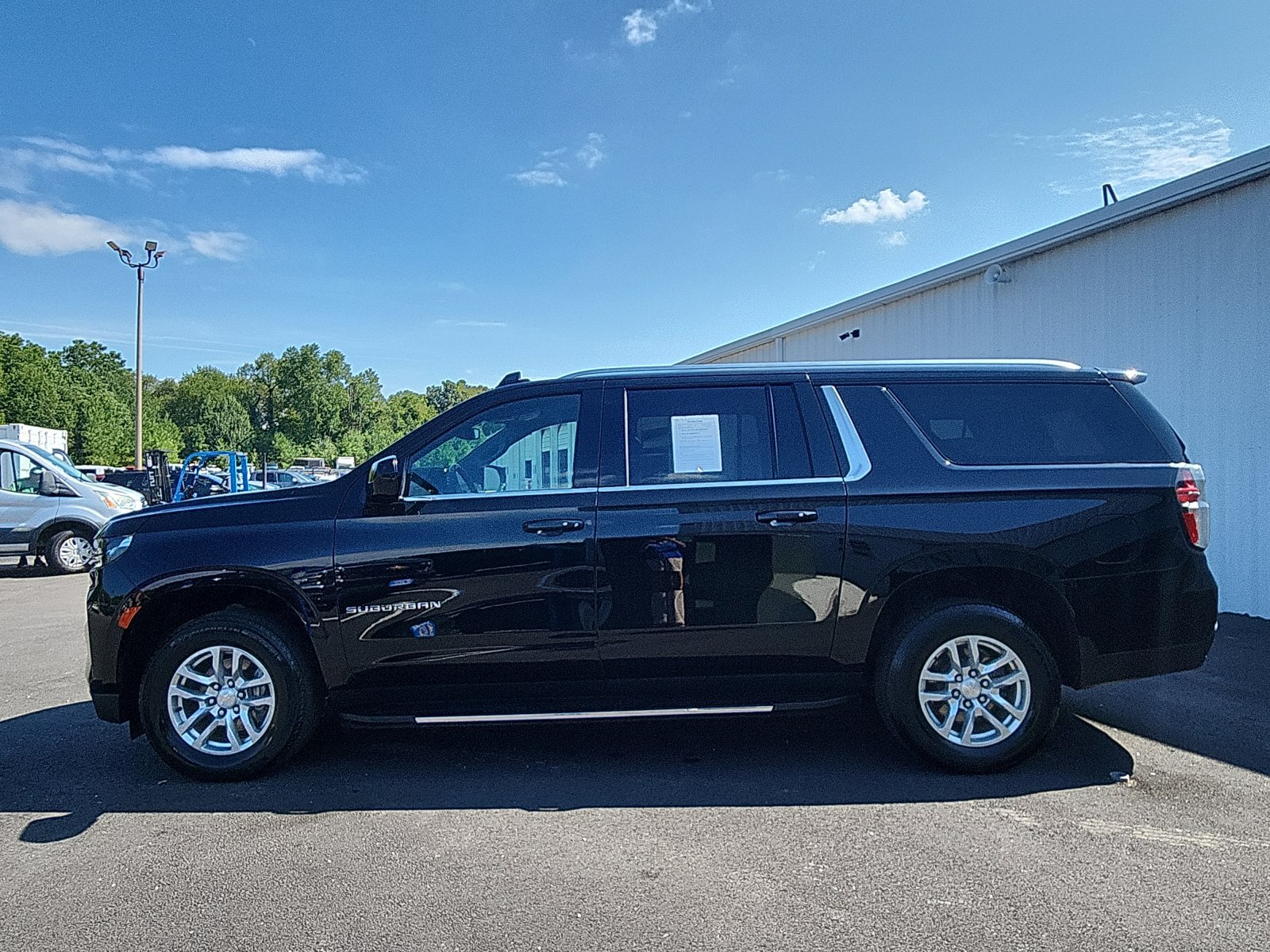 Used 2024 Chevrolet Suburban LT AWD/4WD image 2