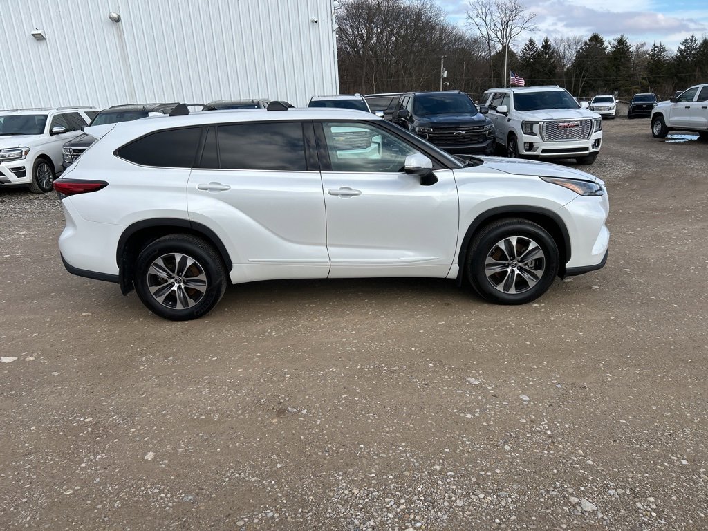 Used 2022 Toyota Highlander XLE image 6