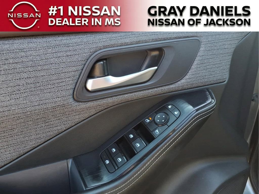 Used 2023 Nissan Rogue SV FWD image 11