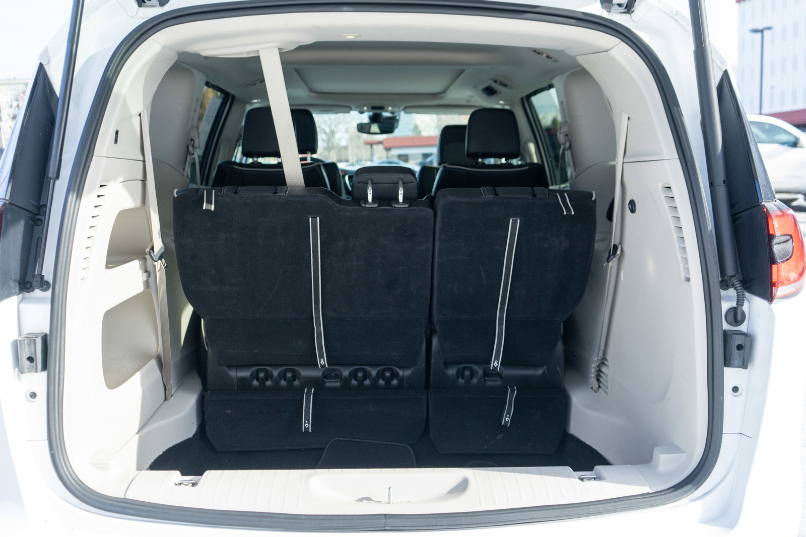 Used 2024 Chrysler Pacifica Limited image 9