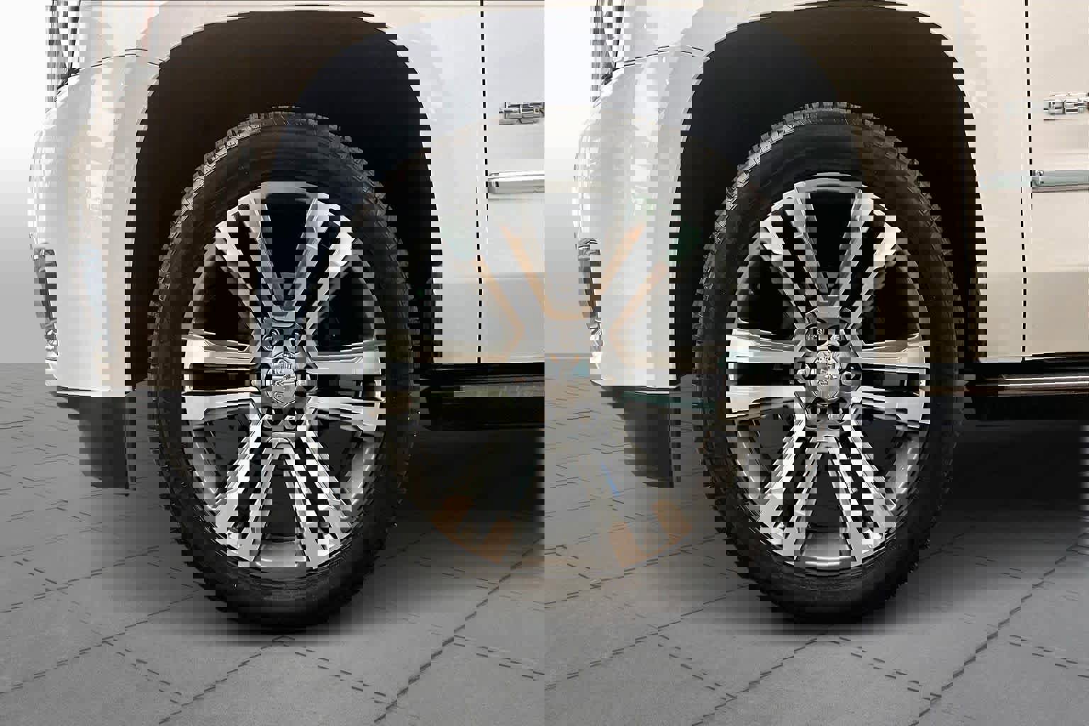 Used 2017 GMC Yukon Denali w/ Open Road Package image 10