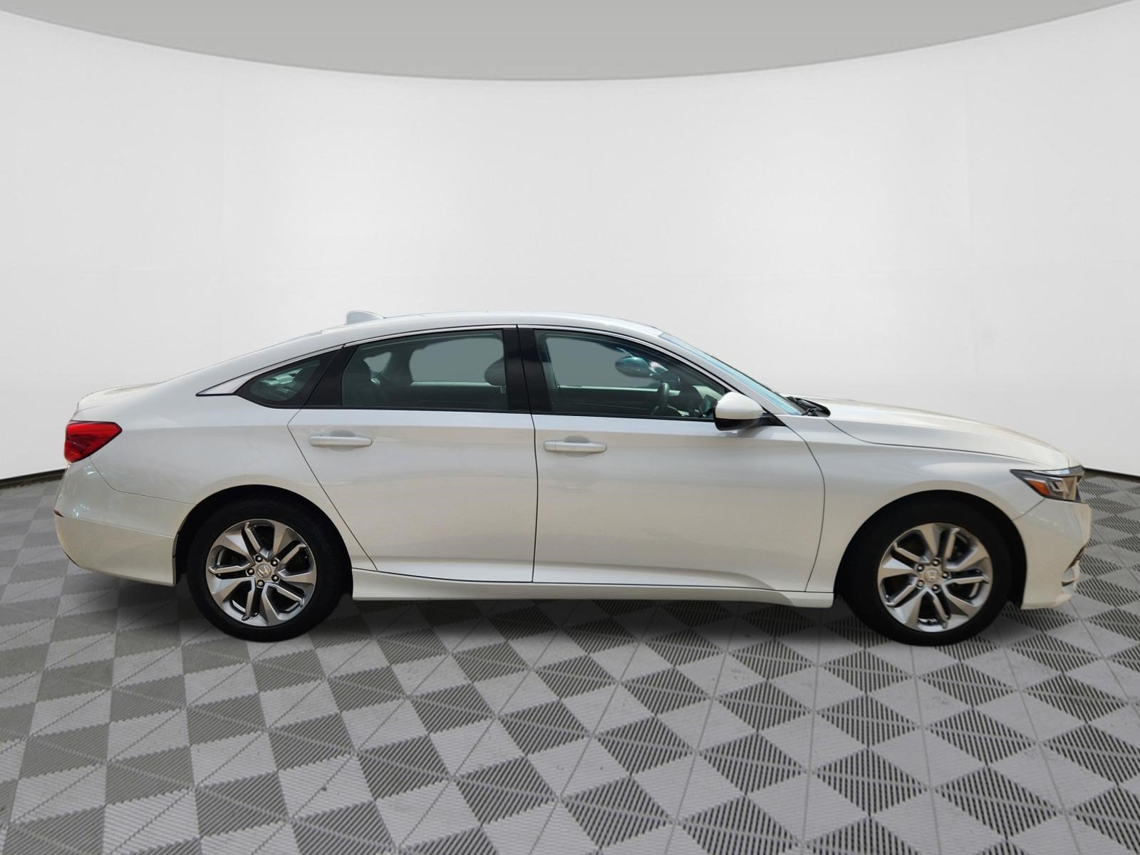Used 2019 Honda Accord LX image 5