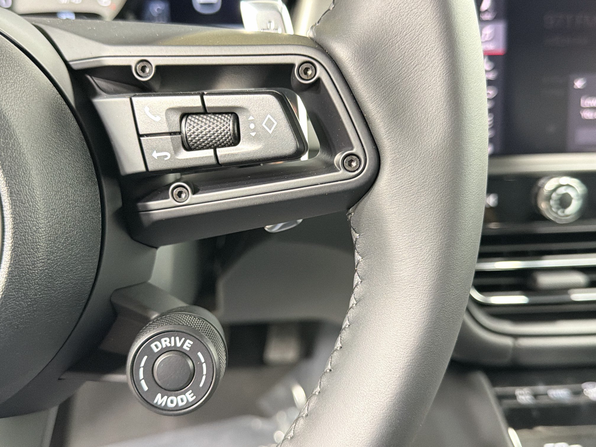Certified 2026 Porsche Macan S AWD/4WD image 38