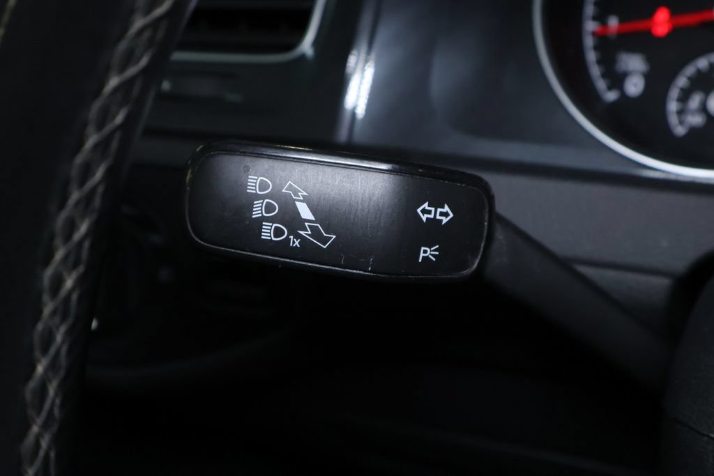 Used 2019 Volkswagen Golf SE FWD image 23