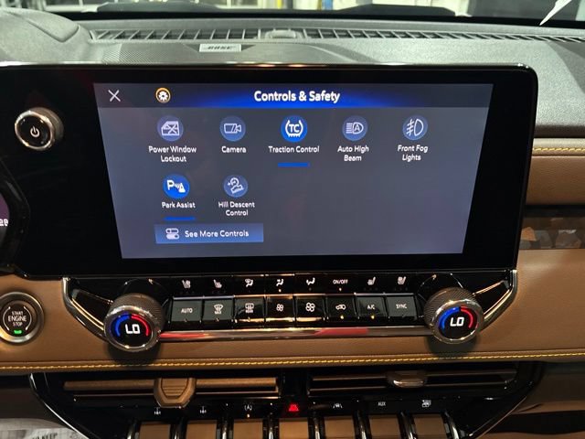 Used 2025 Chevrolet Colorado ZR2 w/ Technology Package AWD/4WD image 34