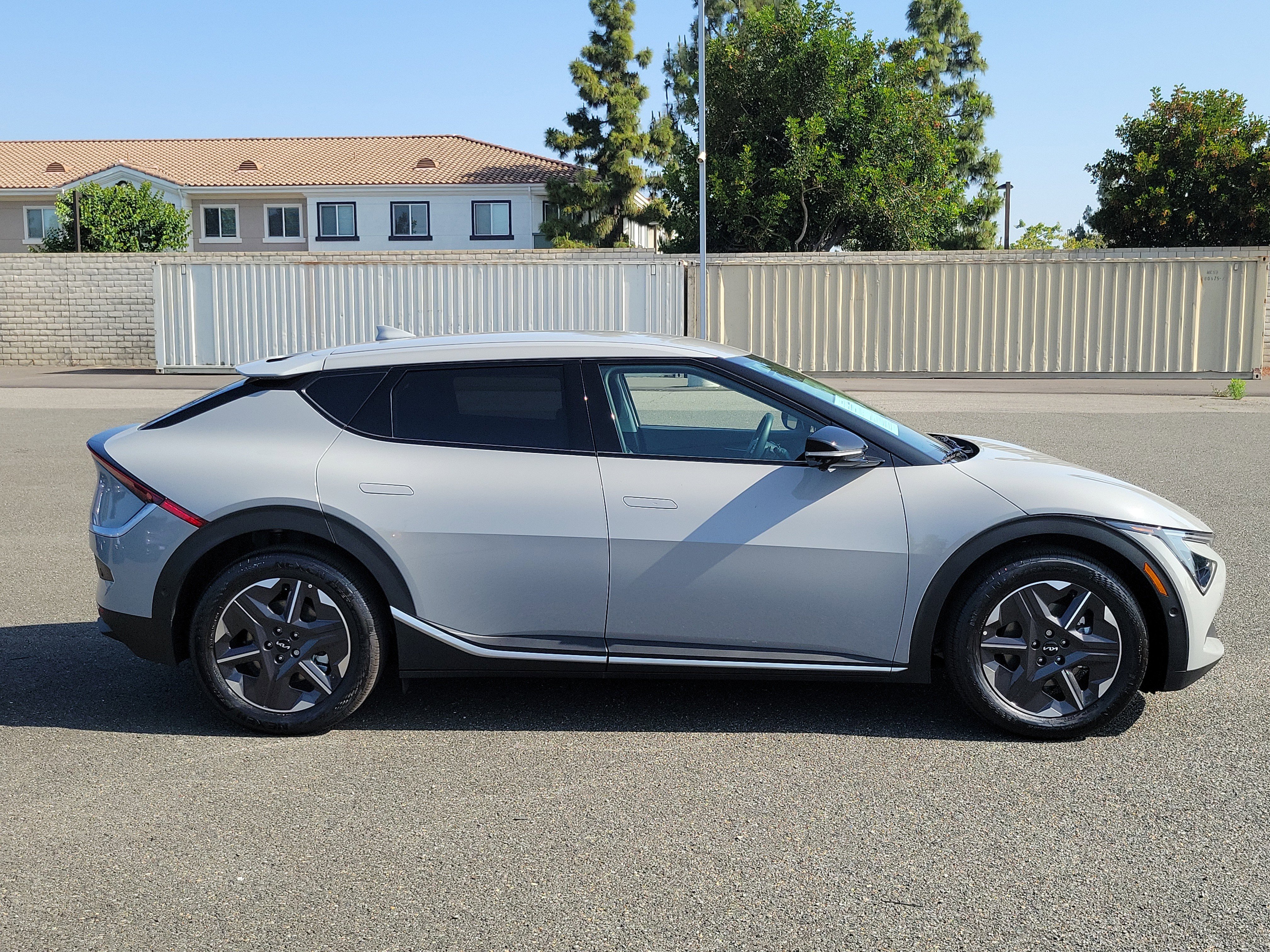 Used 2025 Kia EV6 Light w/ Light LR Technology Package RWD image 6
