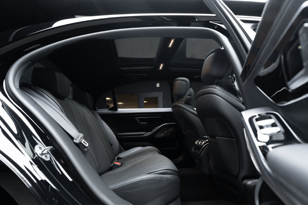Used 2022 Mercedes-Benz S 500 4MATIC w/ AMG Line Package image 38