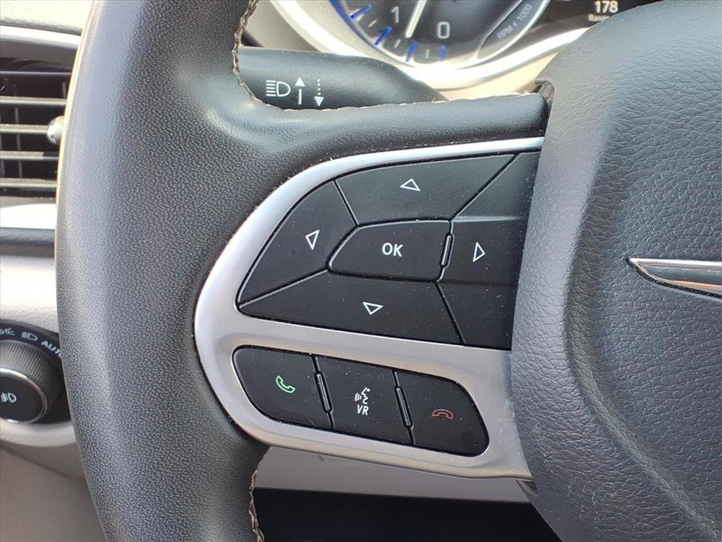 Used 2022 Chrysler Pacifica Touring-L FWD image 27