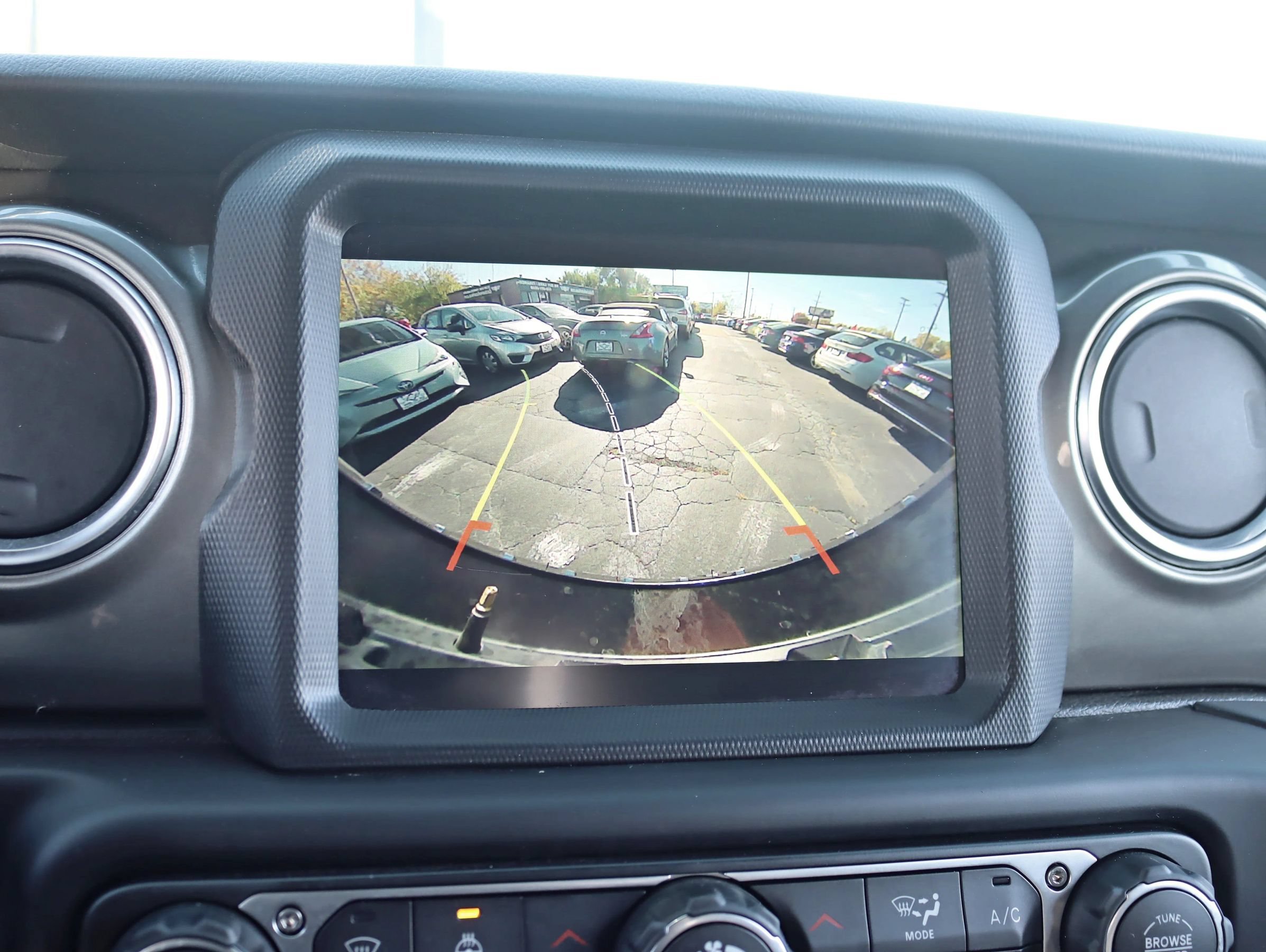 Used 2019 Jeep Wrangler Unlimited Sahara AWD/4WD image 22