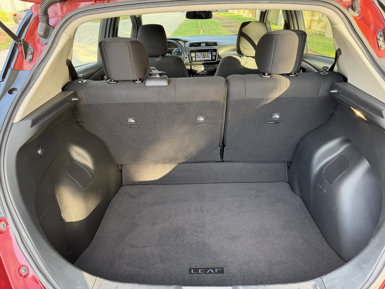 Used 2018 Nissan Leaf SV w/ SV Technology Package image 30