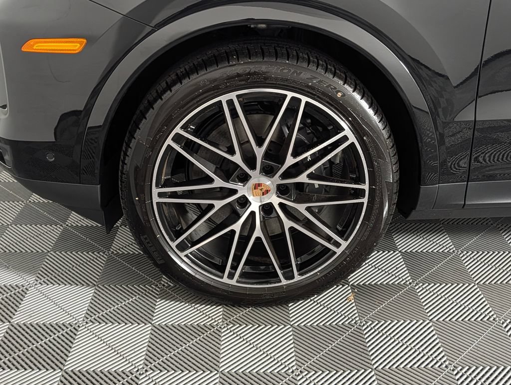 New 2026 Porsche Cayenne Coupe AWD/4WD image 11
