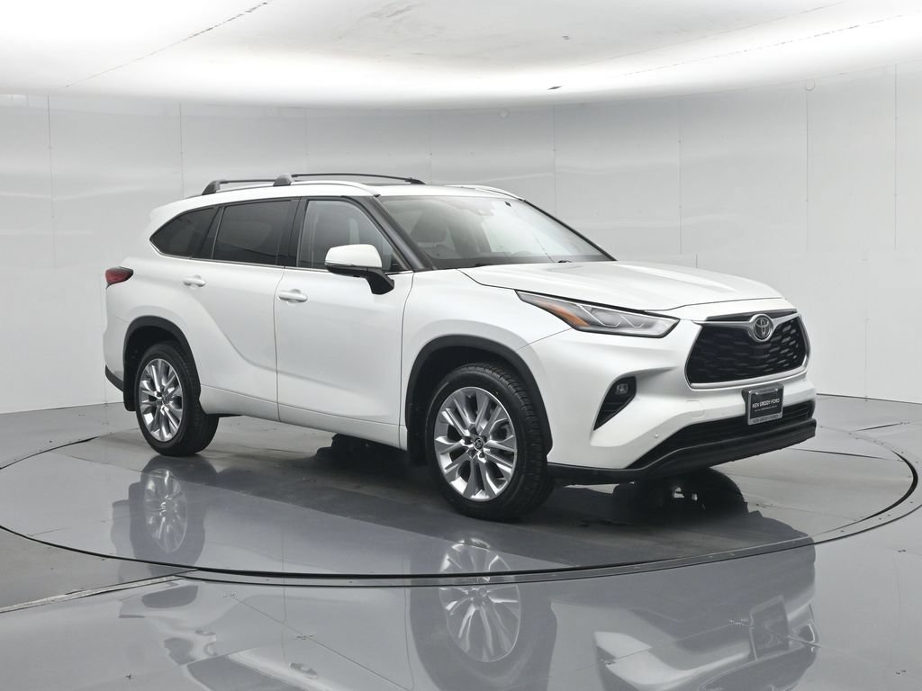 Used 2022 Toyota Highlander Limited FWD image 32