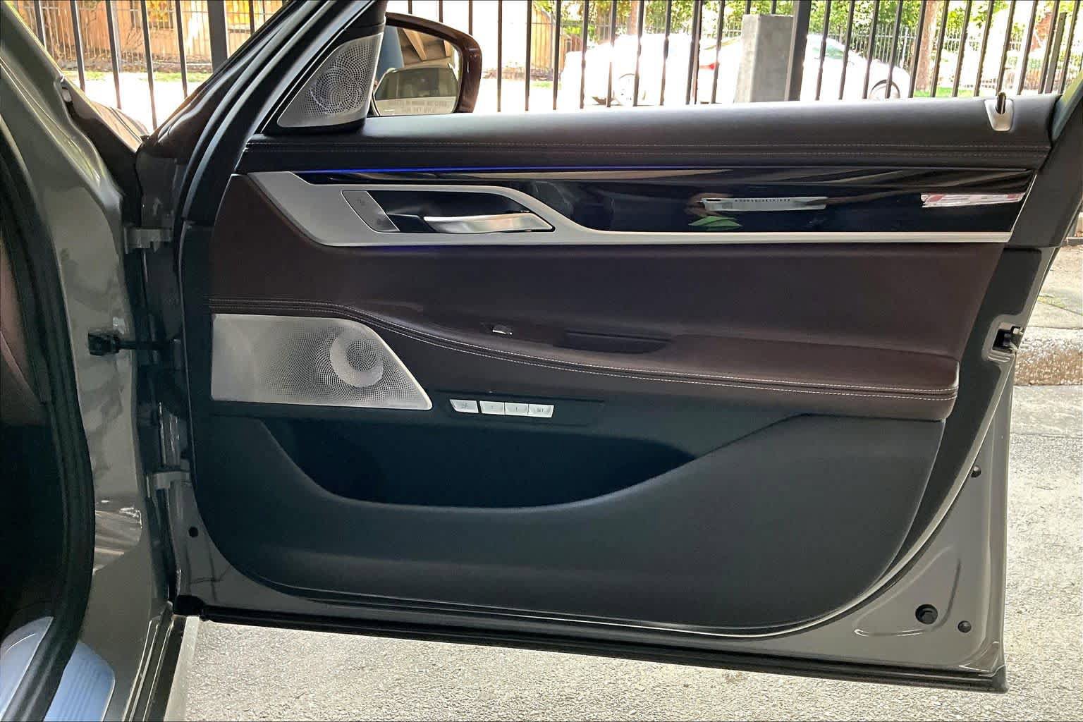 Used 2018 BMW 750i RWD image 22