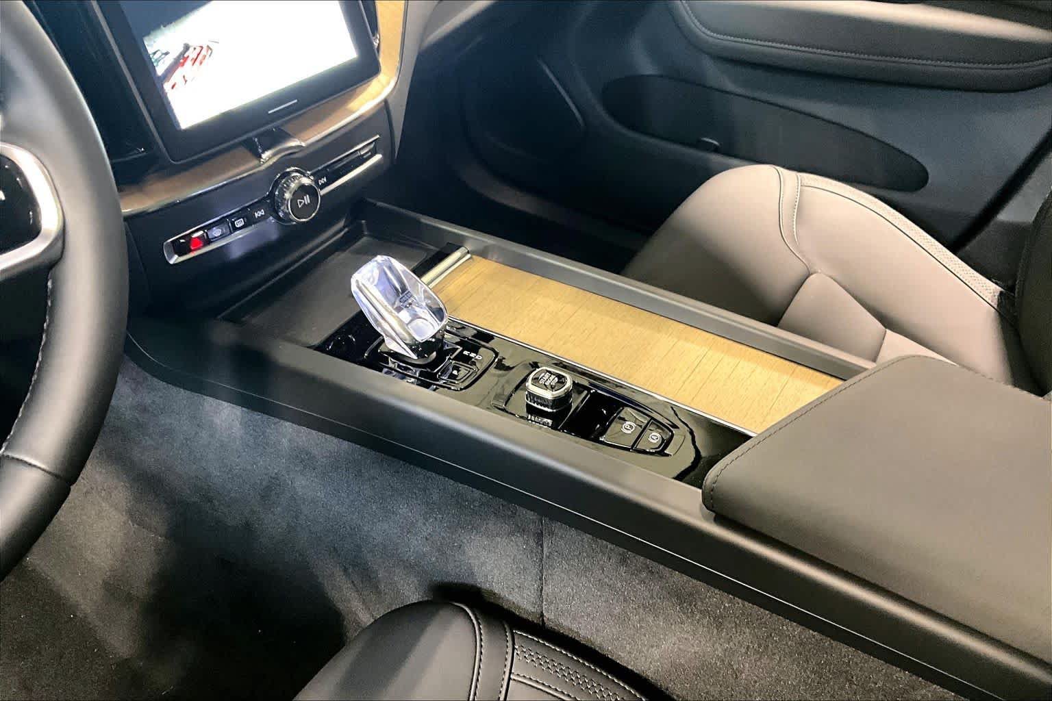 New 2026 Volvo XC60 T8 Plus w/ Protection Package Premier AWD/4WD image 10