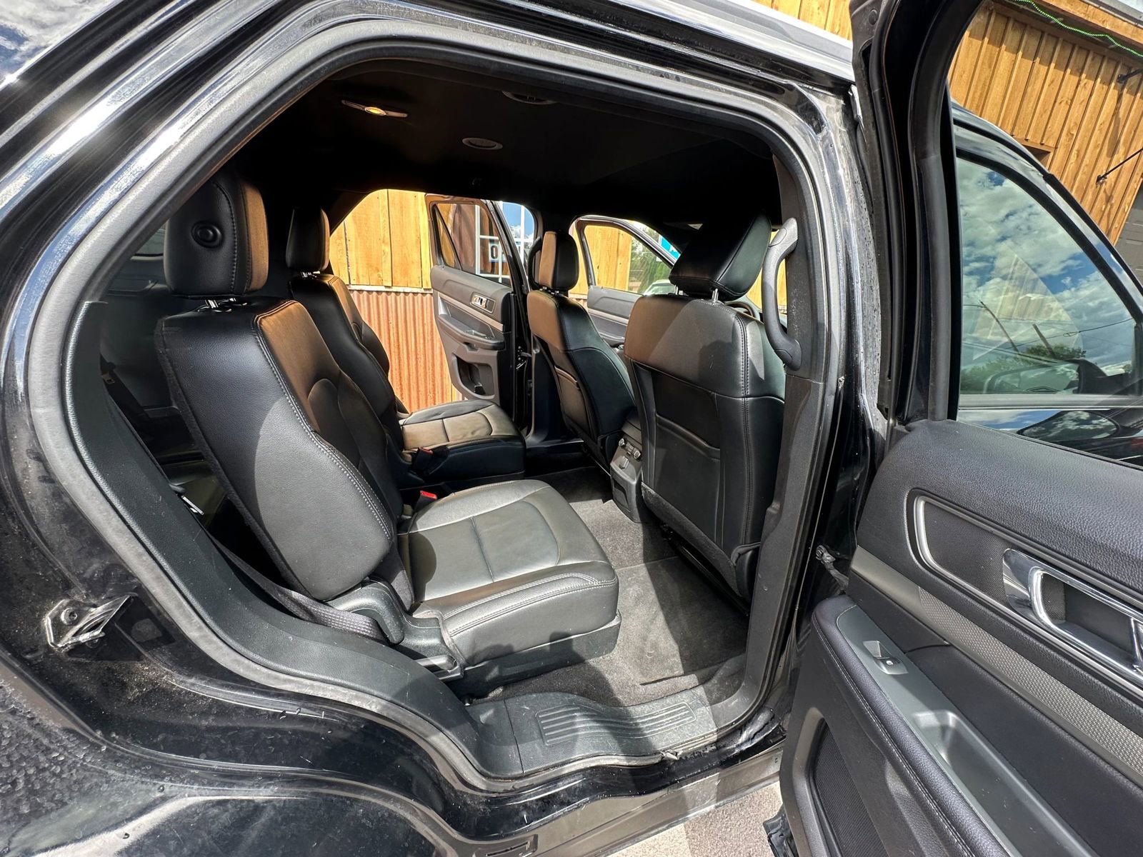 Used 2018 Ford Explorer XLT w/ Equipment Group 202A image 17