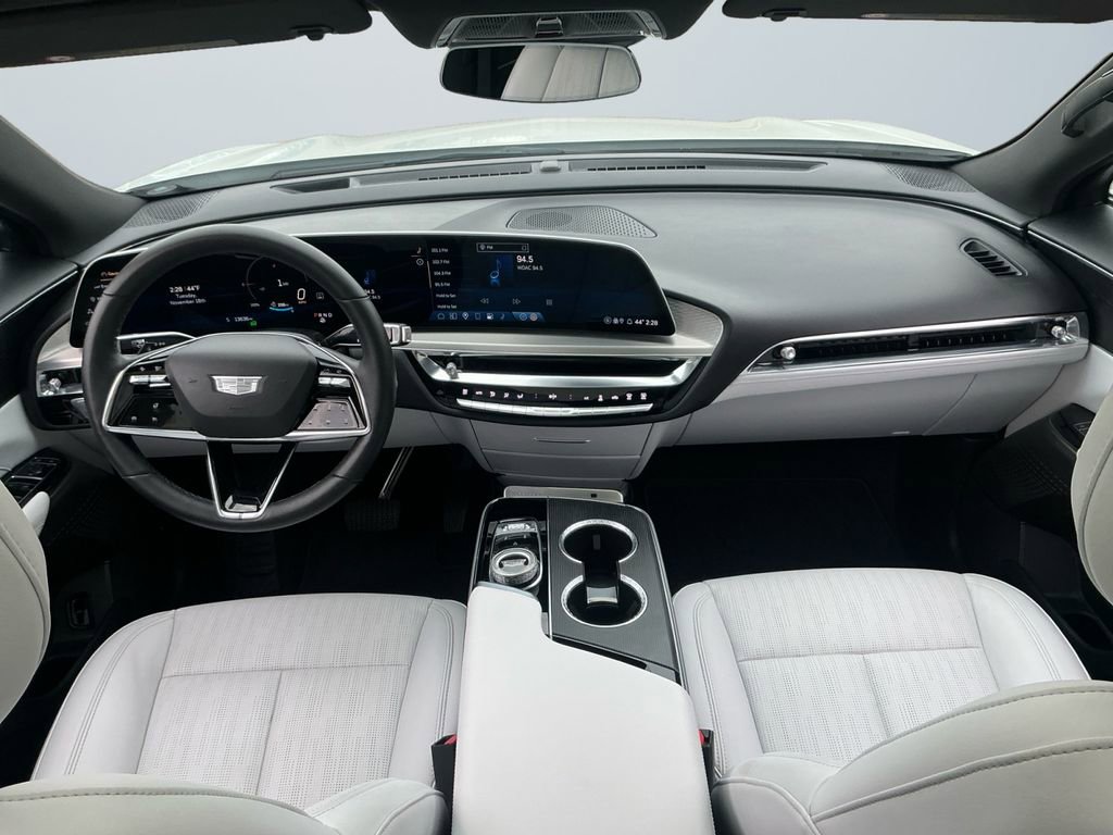 Used 2024 Cadillac Lyriq Luxury image 11