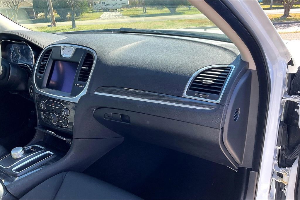 Used 2019 Chrysler 300 Touring w/ Sport Appearance Package image 12