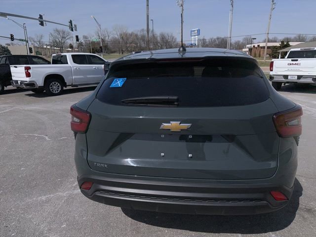 Used 2025 Chevrolet Trax LS w/ LS Convenience Package image 16