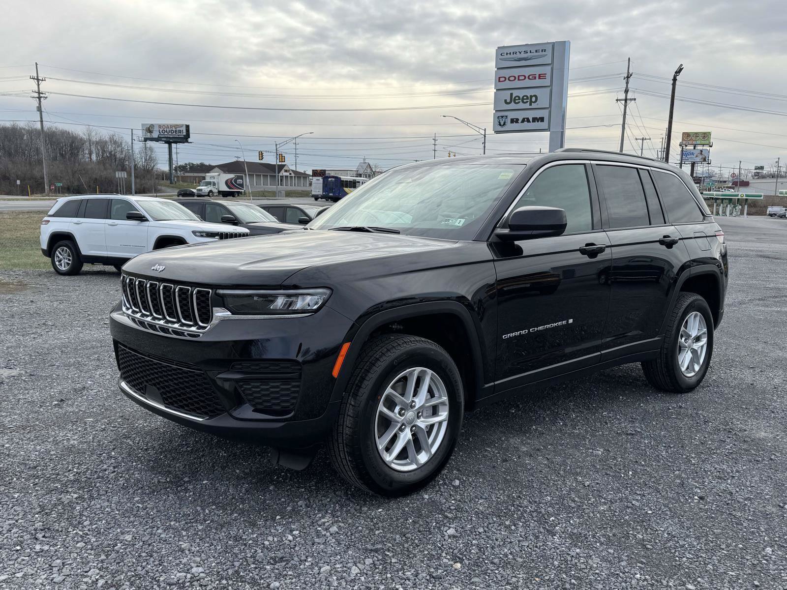 New 2026 Jeep Grand Cherokee Laredo X AWD/4WD image 23