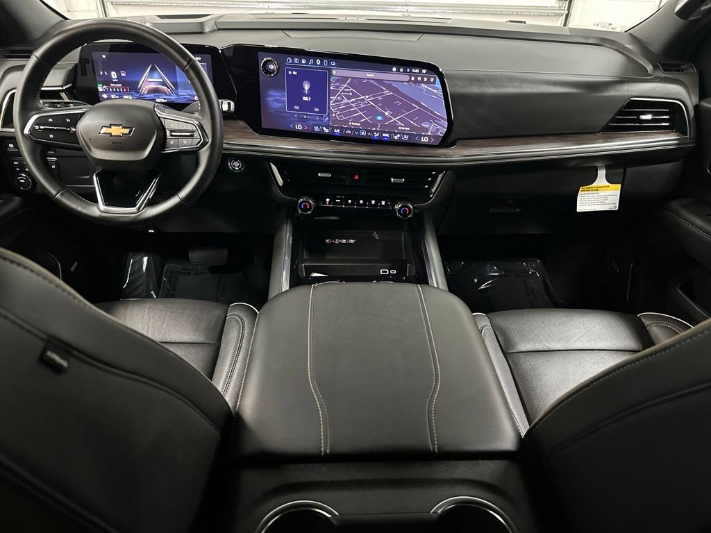Used 2025 Chevrolet Suburban Premier AWD/4WD image 25