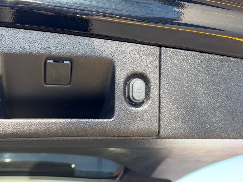Used 2020 Cadillac Escalade Luxury AWD/4WD image 8