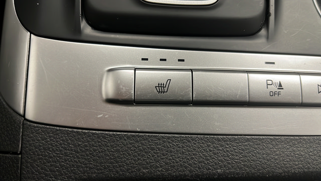 Used 2024 Kia Carnival LX FWD image 29