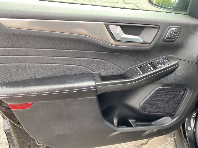 Used 2022 Ford Escape Titanium AWD/4WD image 17