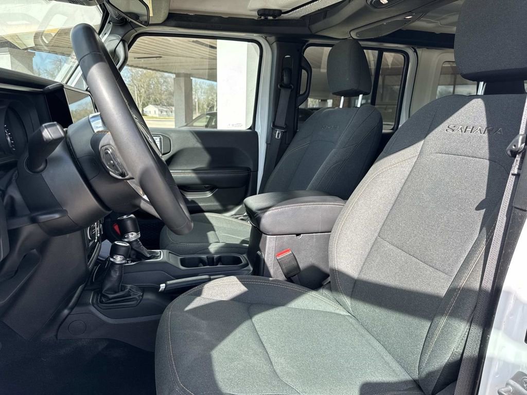 Used 2024 Jeep Wrangler Sahara image 33
