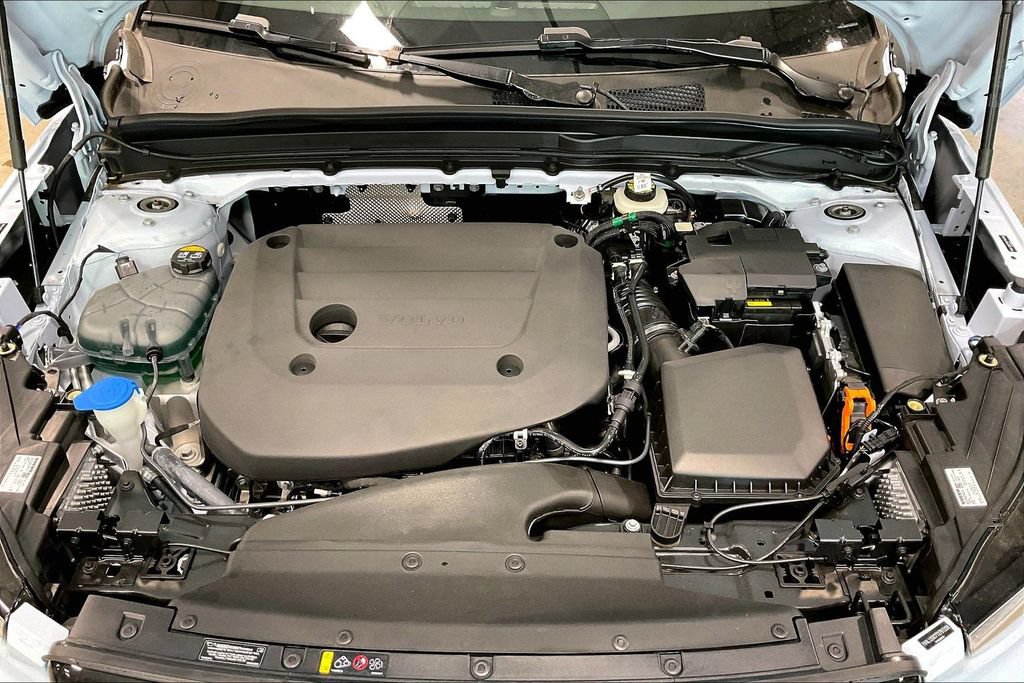 New 2026 Volvo XC40 B5 Plus w/ Protection Package Premier AWD/4WD image 11