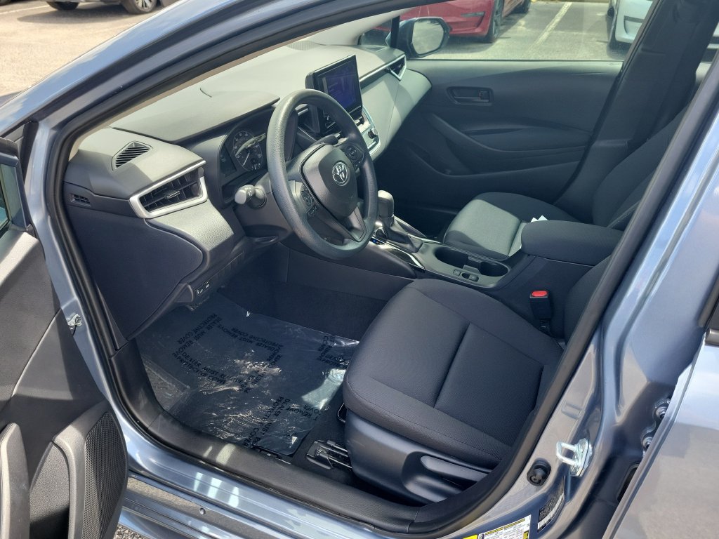 Used 2025 Toyota Corolla LE FWD image 13