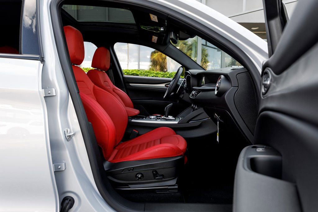New 2025 Alfa Romeo Stelvio Sprint w/ Veloce Package image 36