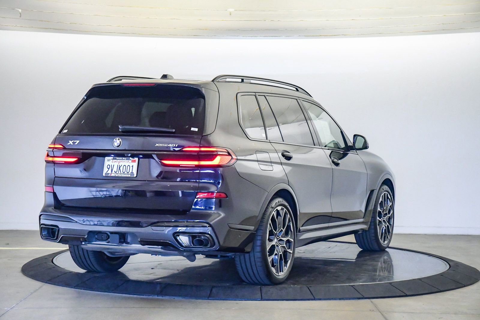 Used 2026 BMW X7 xDrive40i w/ M Sport Package image 5