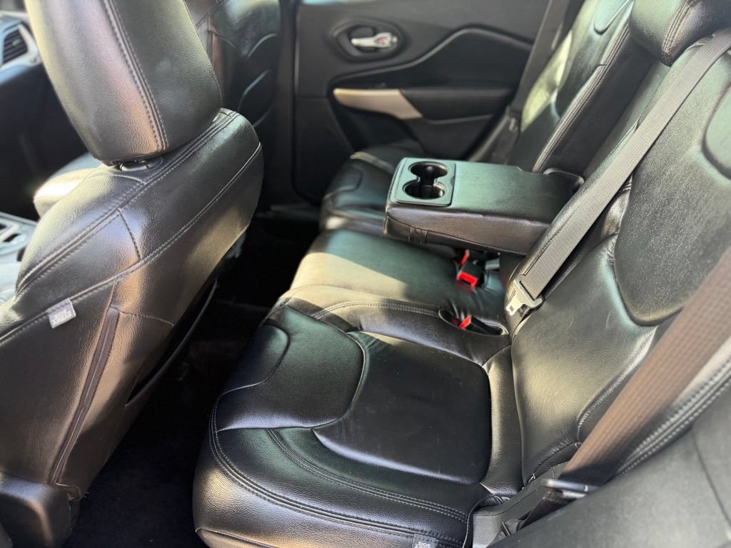 Used 2017 Jeep Cherokee Sport FWD image 11