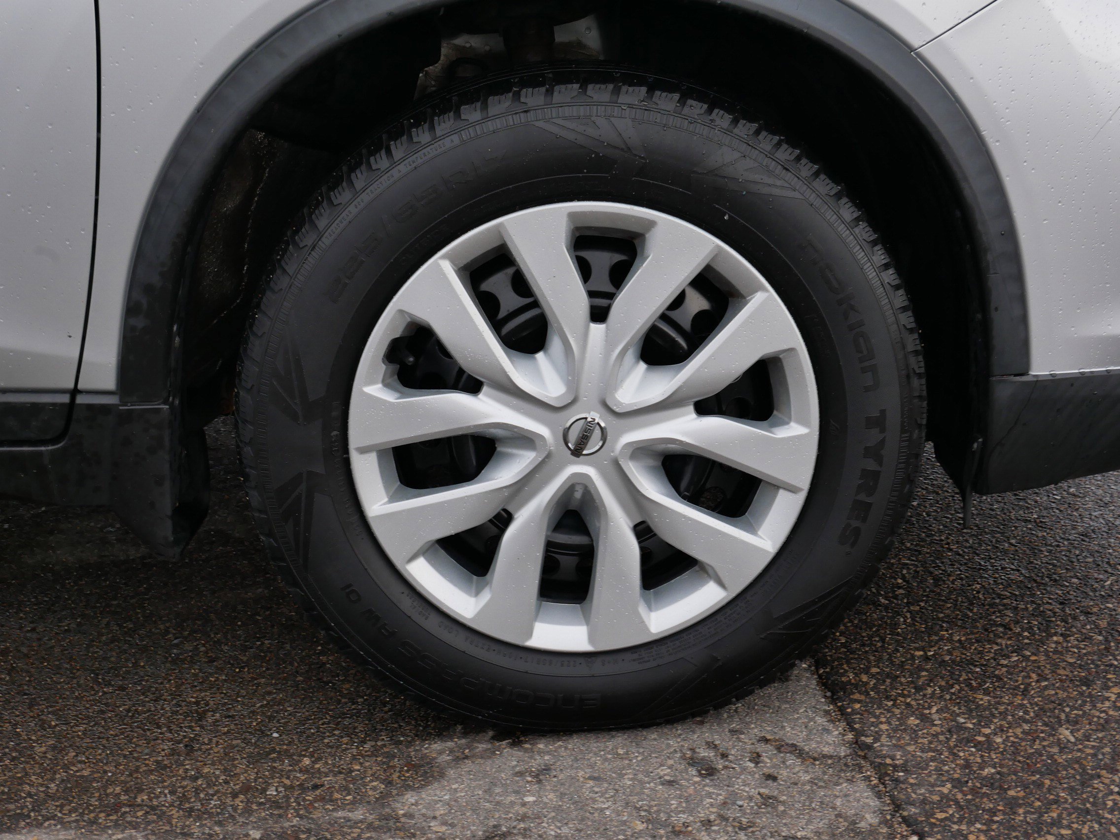 Used 2018 Nissan Rogue S image 15