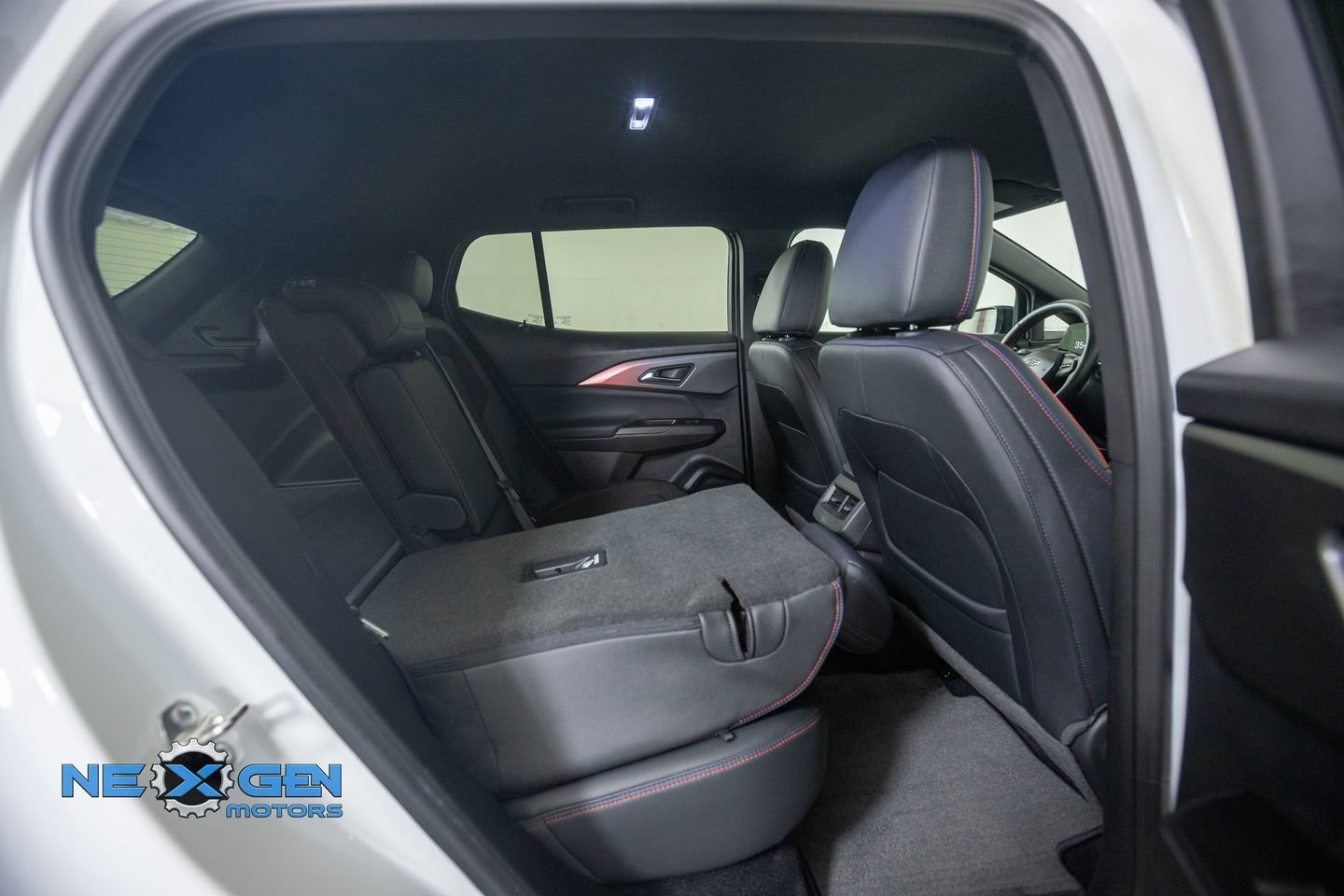 Used 2024 Chevrolet Equinox EV RS FWD image 37