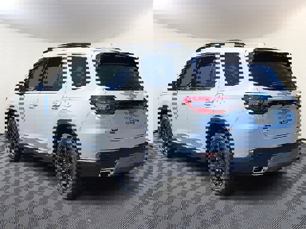 New 2025 Honda Pilot Touring image 4