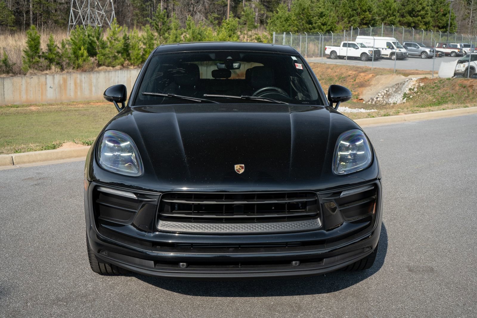 Used 2022 Porsche Macan Base w/ Premium Package Plus image 2