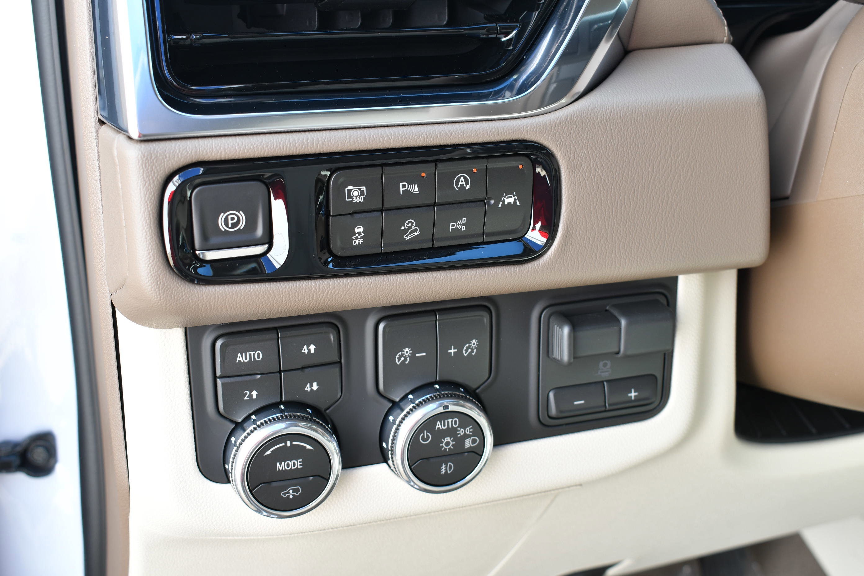 New 2026 GMC Yukon XL Denali w/ Denali Reserve Package image 16