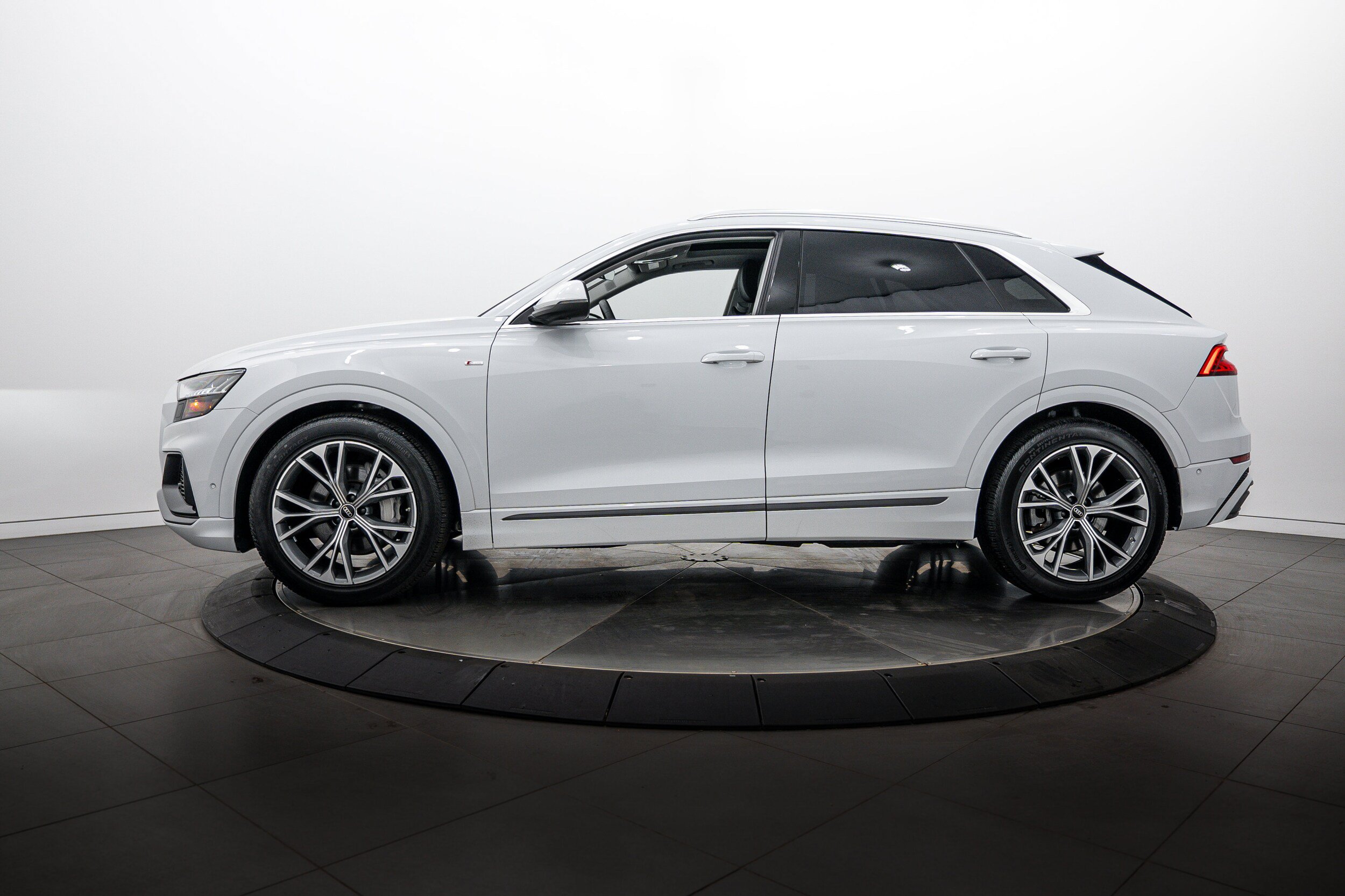 Certified 2023 Audi Q8 Prestige w/ Prestige Package AWD/4WD image 6