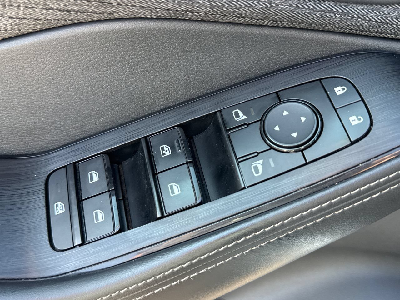 Used 2022 Nissan Rogue S FWD image 16
