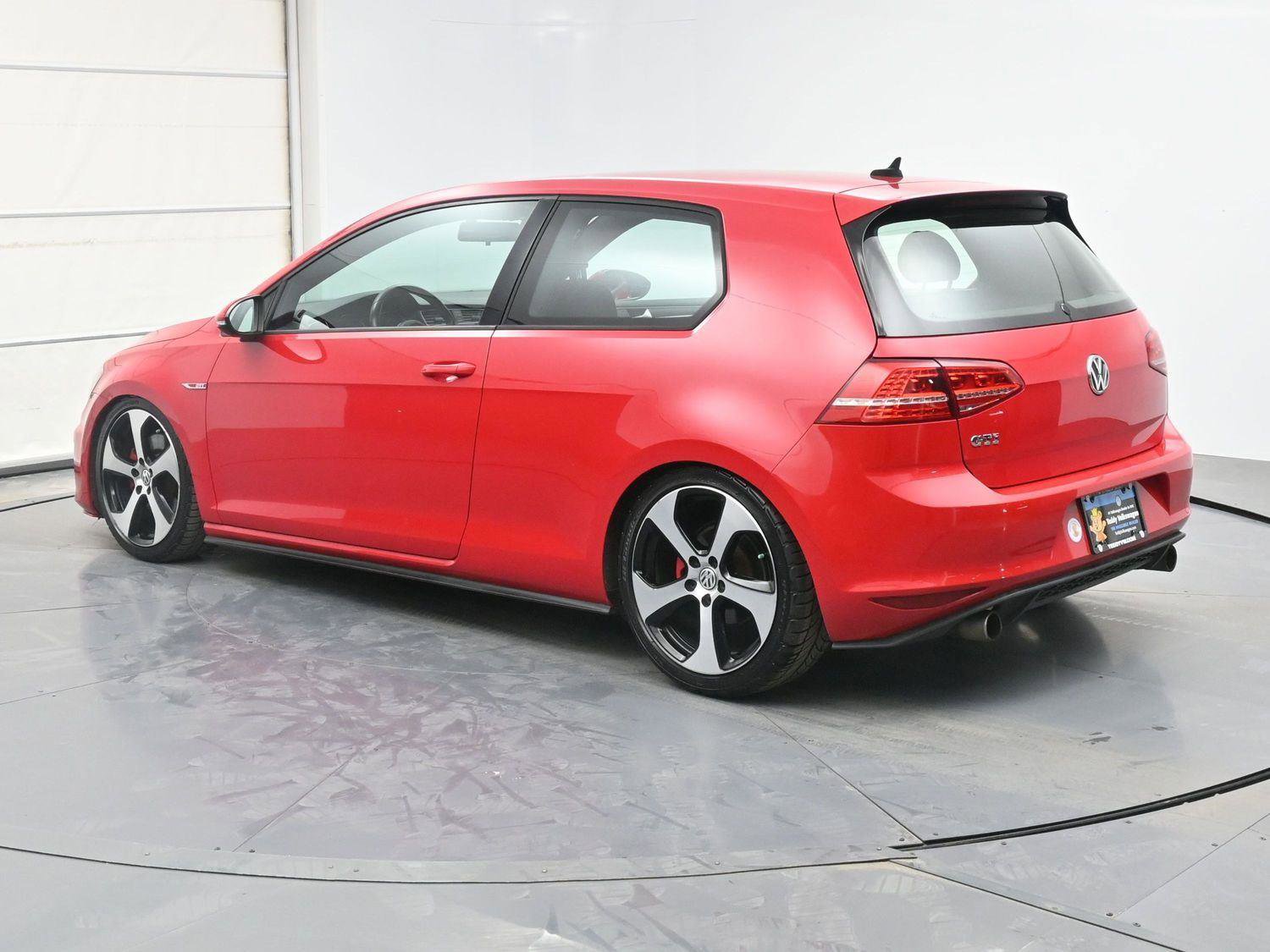 Used 2015 Volkswagen Golf S image 21