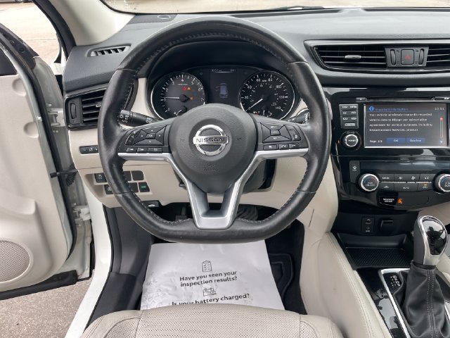 Used 2017 Nissan Rogue Sport SL w/ SL Premium Package FWD image 23