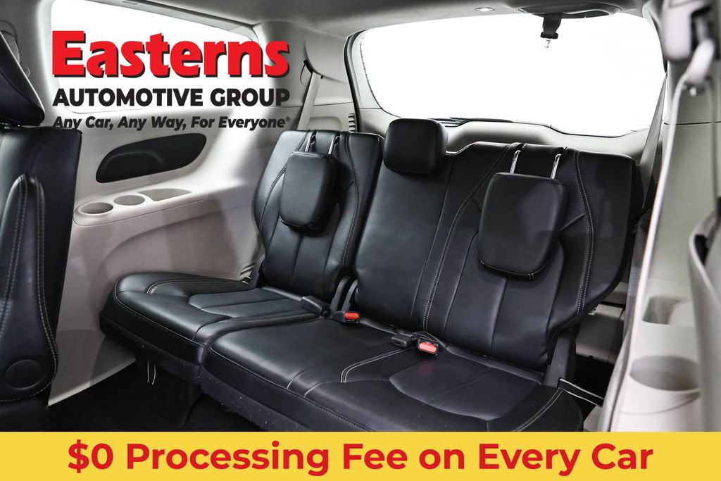 Used 2024 Chrysler Pacifica Limited FWD image 24