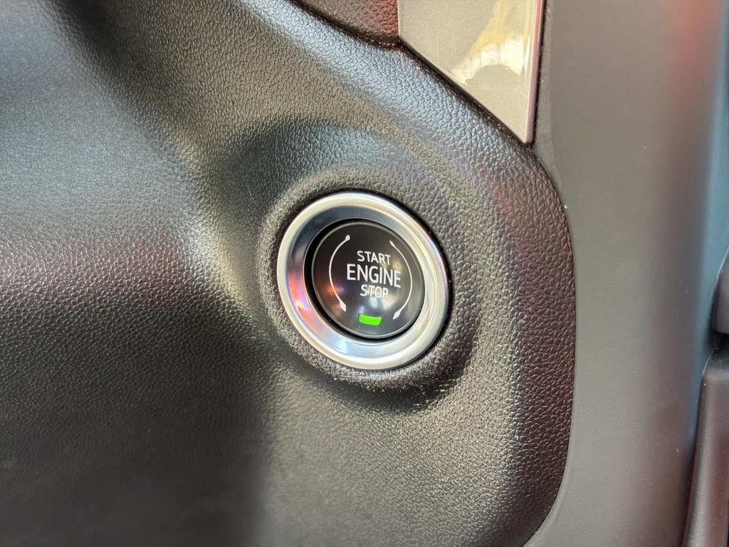 Used 2024 GMC Sierra 2500 Pro w/ Convenience Package image 32