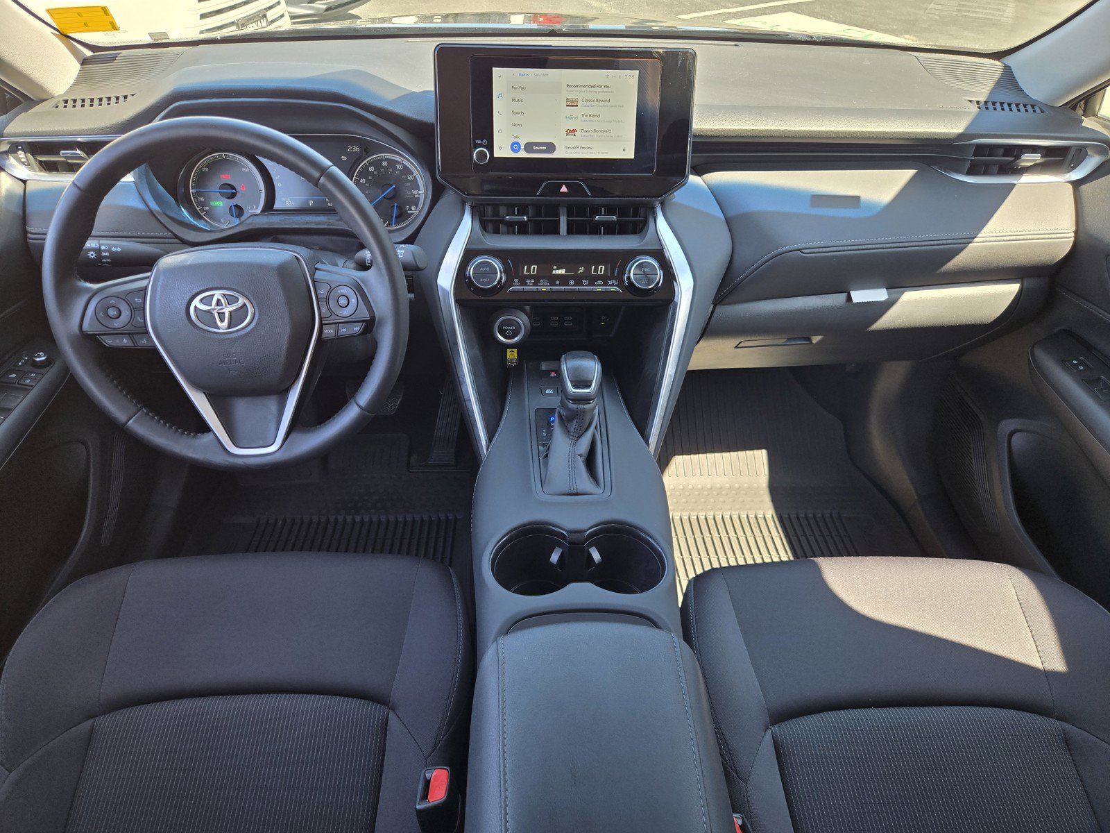 Used 2023 Toyota Venza LE AWD/4WD image 14