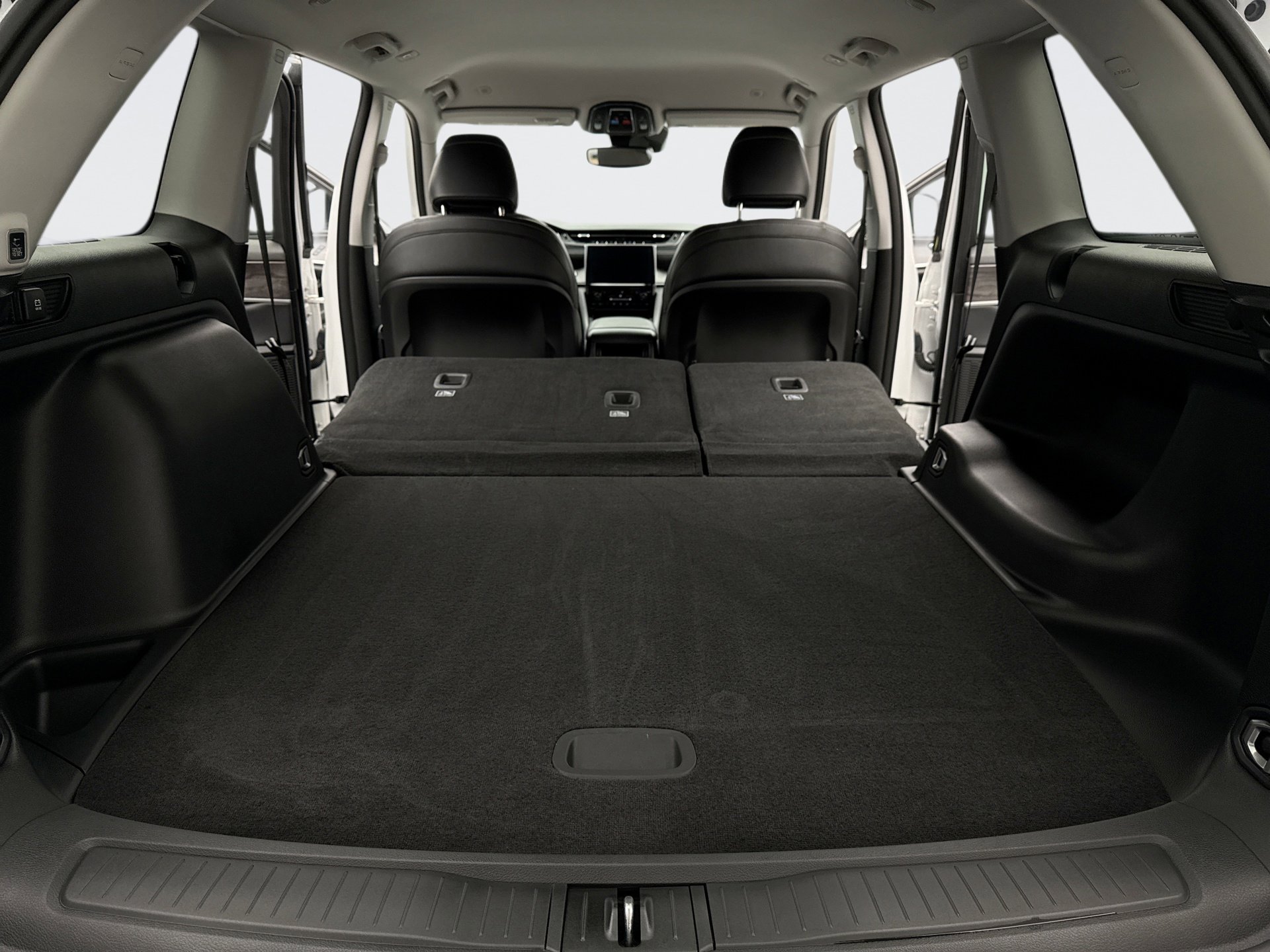 Used 2023 Jeep Grand Cherokee Limited image 21