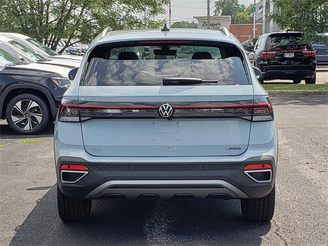 New 2025 Volkswagen Taos SEL image 4