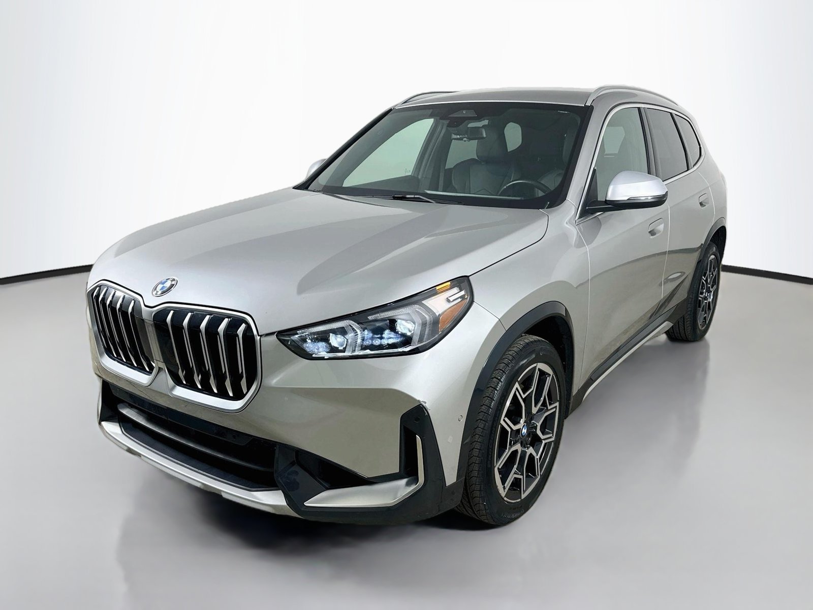 Used 2023 BMW X1 xDrive28i w/ Convenience Package AWD/4WD image 1